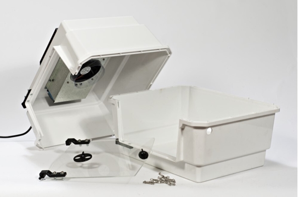 ICU-häkki S50ECO nopeampaan ja turvallisempaan toipumiseen. Soveltuu esim useille pienille potilaille, pienelle koiralle tai kissaemolle pentuineen, Lämmitys ja kostustusastia - 2