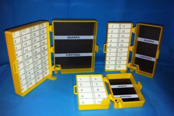 Nålask med bladborttagare, 7,8x5,4x3cm magnet 10platser