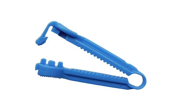 Kateterklämma av plast, ljblå med snäpplås