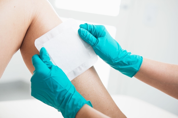 Superabsorberande förband DryMax, 20x30cm 10-p osteril - DryMax