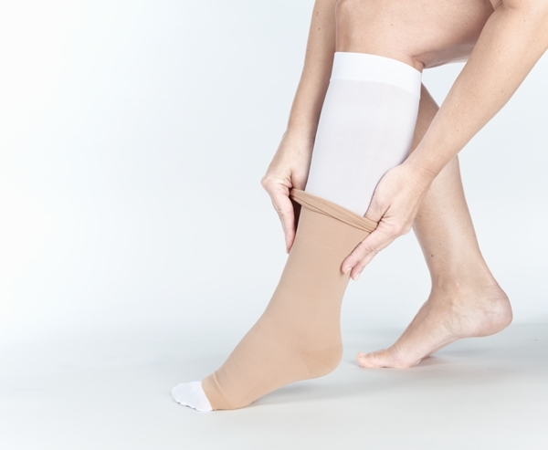 Kompressionsstrumpor för sår Actico UlcerSys, M norm 1 beige+2 vita - Actico