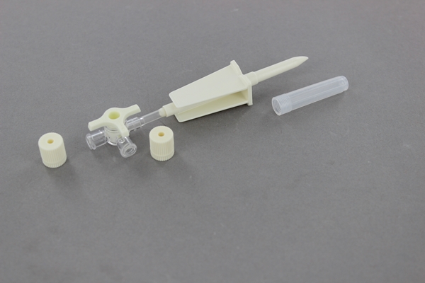 Spike Connector med  3-vägskran, 2µm luftfilter m 3-v kran